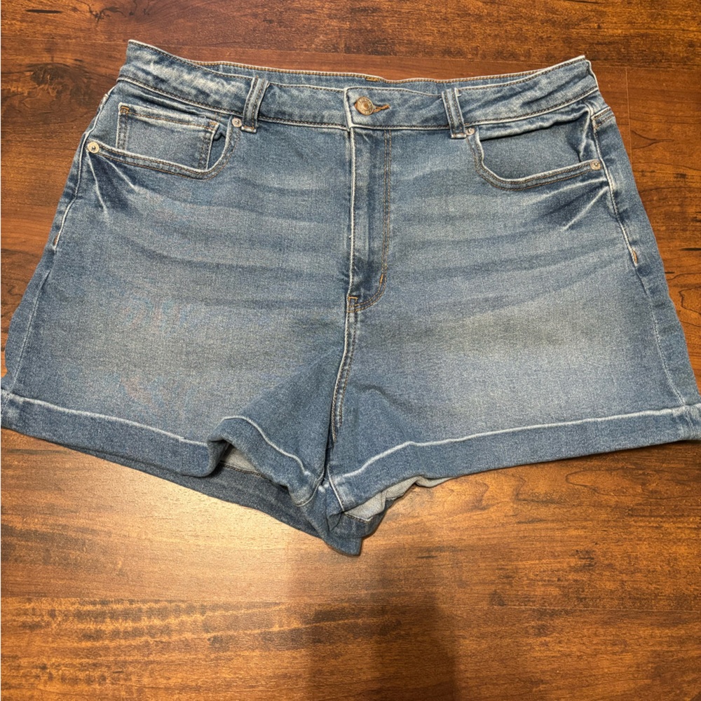 American Eagle Outfitters Mom Jean Shorts with Rolled Hems
